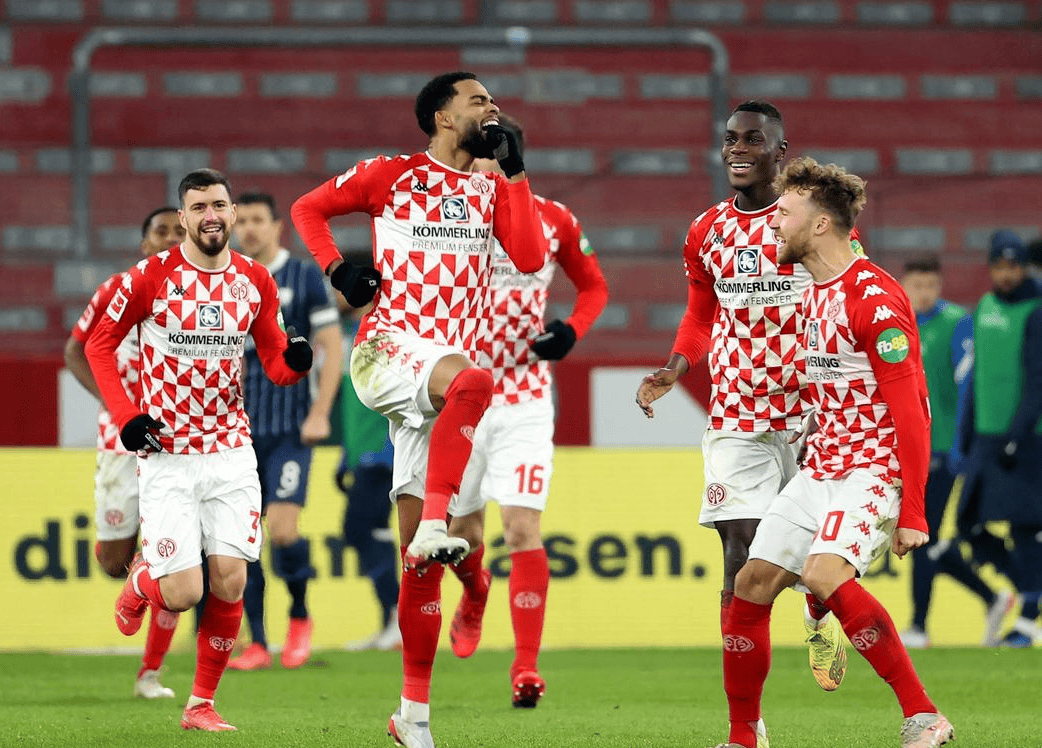 九游体育这也行？巴黎圣日耳曼国际比赛日临场应变门兴格拉德巴赫主帅复盘备战NBA总决赛，关键时刻阿贾克斯调整名单以备全明星赛的简单介绍